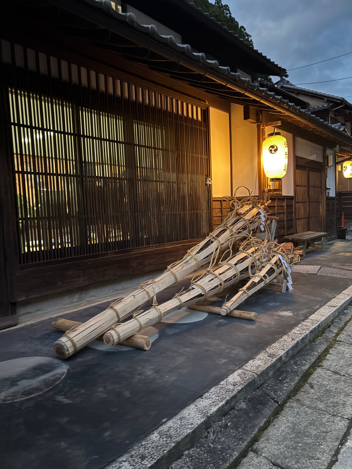 火祭りを待つ松明